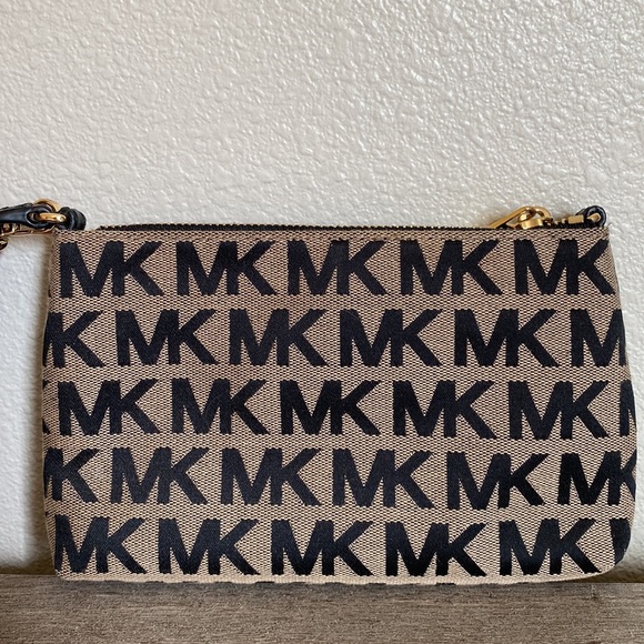 Michael Kors Wristlet - Picture 2 of 5